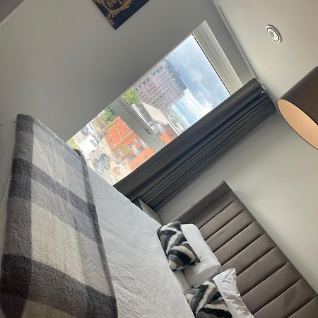 Modern 2 Bedroom City Centre Apartment W Balcony Μάντσεστερ Εξωτερικό φωτογραφία